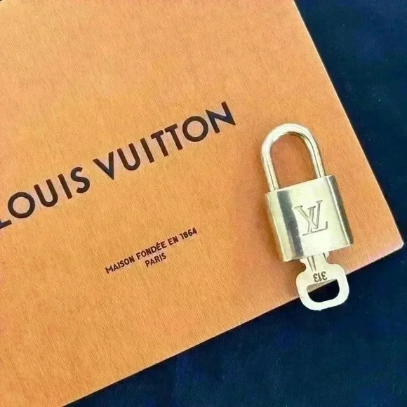 Louis Vuitton lock and key- 300 series number I have 12 different #s comes  bag - Picture 2 of 6